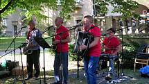 Promenádní koncert slovenské lidové kapely Veselí starci.