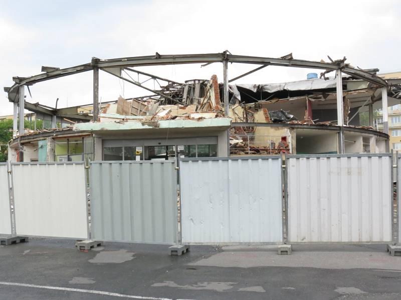 Demolice rotundy autobusového nádraží v Havířově. 