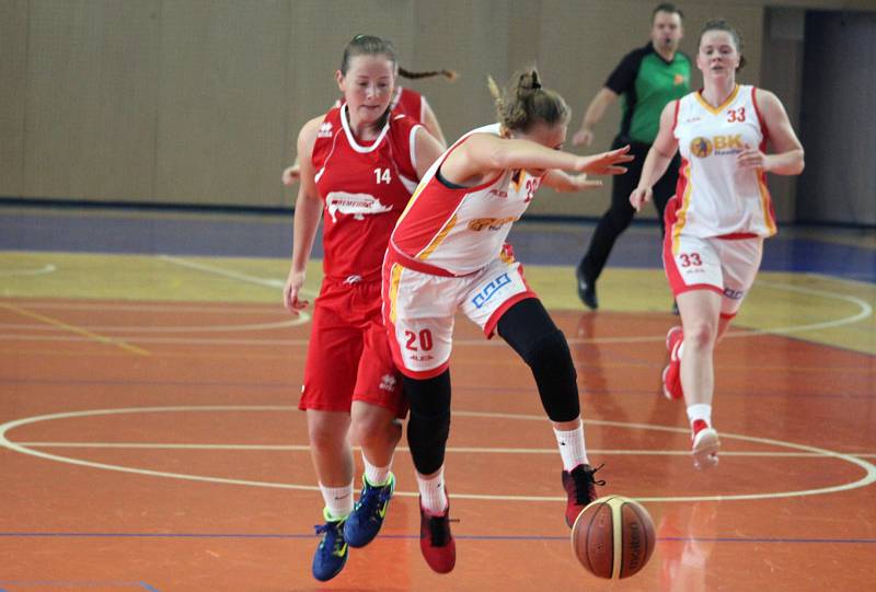 Z utkání I. ligy basketbalistek: Havířov (v bílém) - Jablonec nad Nisou.