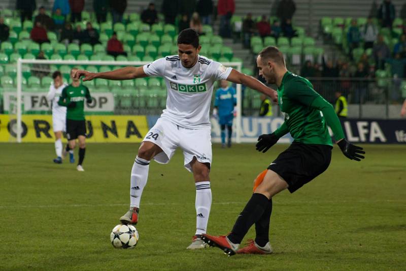 Z utkání Karviná (v bílém) - Jablonec 2:1