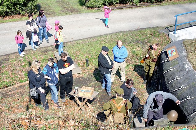 Díky nadšencům jsou bunkry zpřístupněny veřejnosti i s odborným výkladem. 