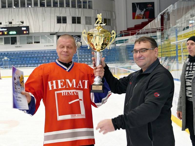 Na ledě havířovského zimního stadionu v sobotu večer od 17.30 do 20.30 hodin byly odehrány tři hokejová utkání hornických celků.