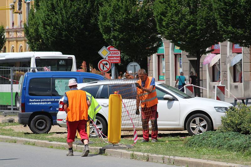 Centrum Havířova je momentálně plné stavebních strojů a dělníků. Opravuje se několik páteřních komunikaci najednou a k tomu ještě nefungují některé semafory na křižovatkách. Hlavní třída.