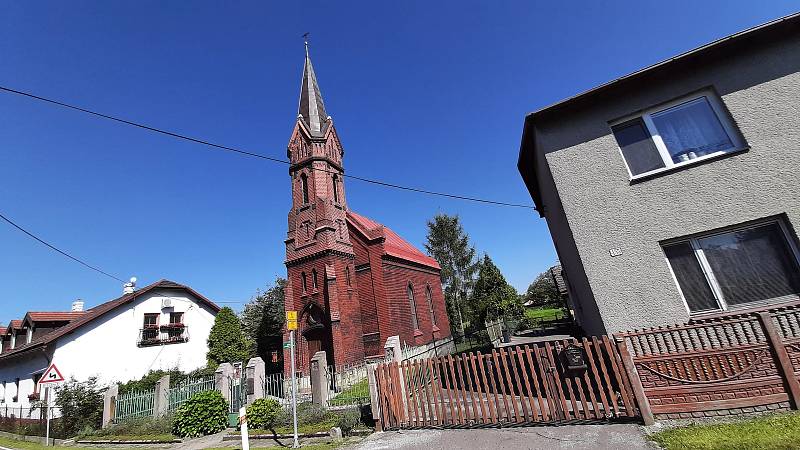 Bohumín-Šunychl. Klidná městská část, kde se rozkládá i Kališovo jezero, centrum letní příměstské rekreace. Kaple Jména Panny Marie.