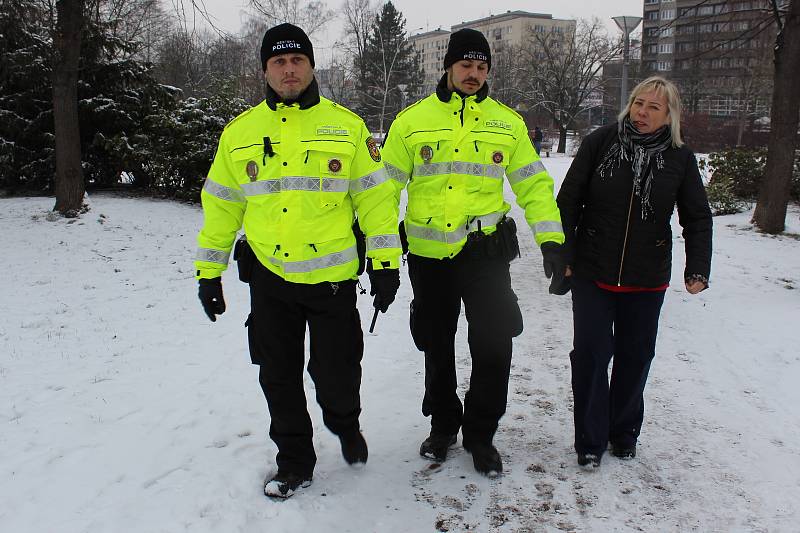 Primátorka Havířova Jana Feberová si prošla město společně s hlídkou městské policie. Kontrolovali bezdomovce, pejskaře i motoristy.