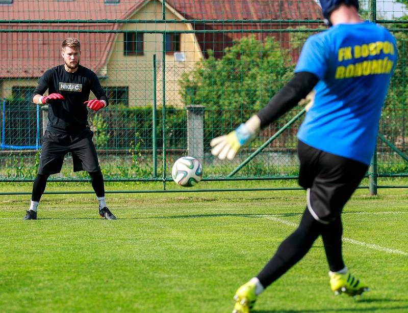 Fotbalový trénink bohumínských fotbalistů s brankářem Tomášem Vaclíkem. Na fotografii Tomáš Vaclík.