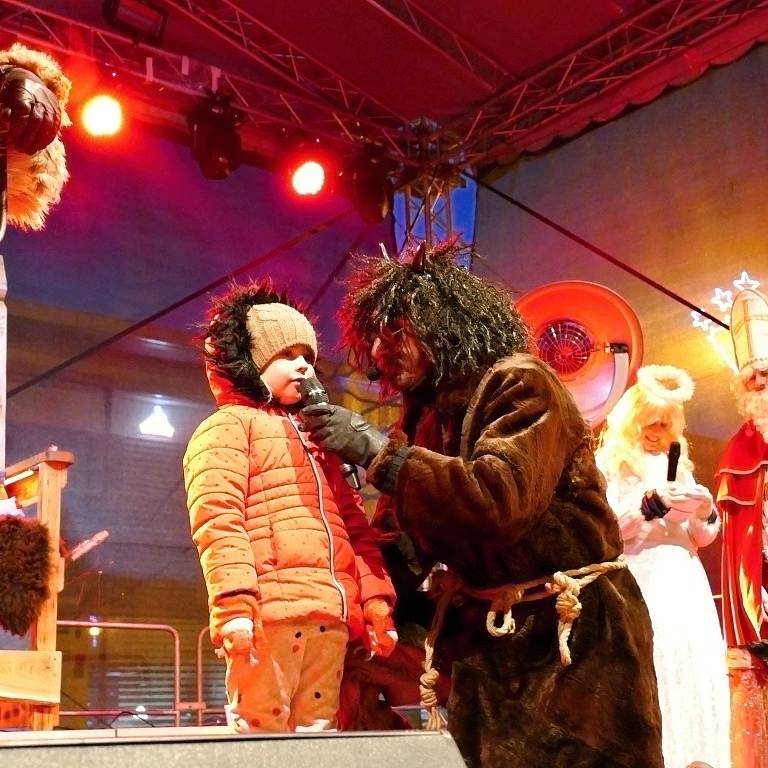 Čertovská nadílka s Mikulášem a pekelná show s OC Elan v Havířově.