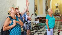 Kromě klasických prohlídek se letos návštěvníci těšili i ze speciální prohlídky kostela či projížďky v kočáře.