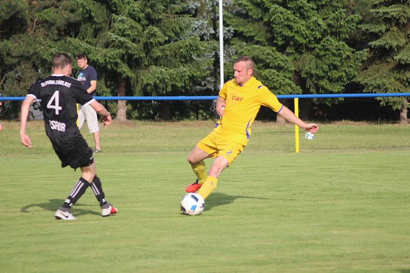 V sousedském derby šlo o hodně. Lutyni (ve žlutém) nakonec remíza 1:1 se Záblatím stačila k postupu do I.A třídy.