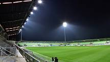 Zkouška osvětlení na fotbalovém stadionu.