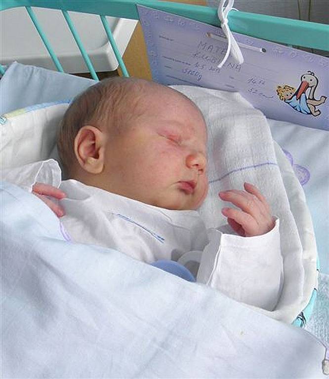 Matěj Kubiena se narodil 10. května paní Veronice Gumbarové ze Stonavy. Porodní váha chlapečka byla 3860 g a míra 52 cm.