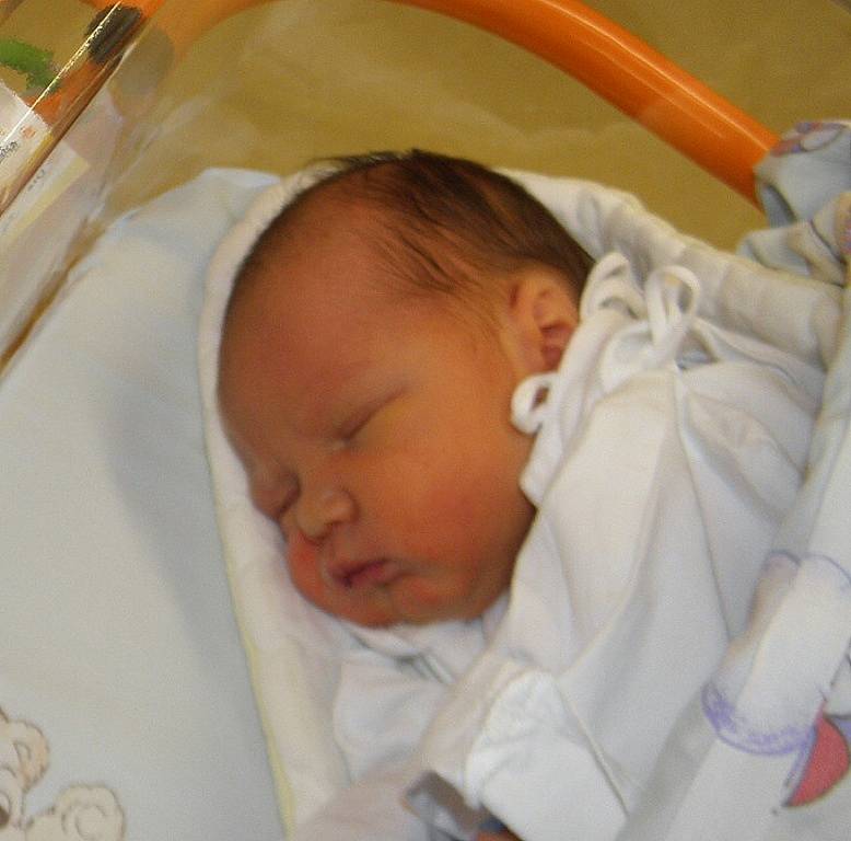 Honzík Dunka se narodil 18. října paní Janě Dunkové z Karviné. Po porodu dítě vážilo 3120 g a měřilo 48 cm.