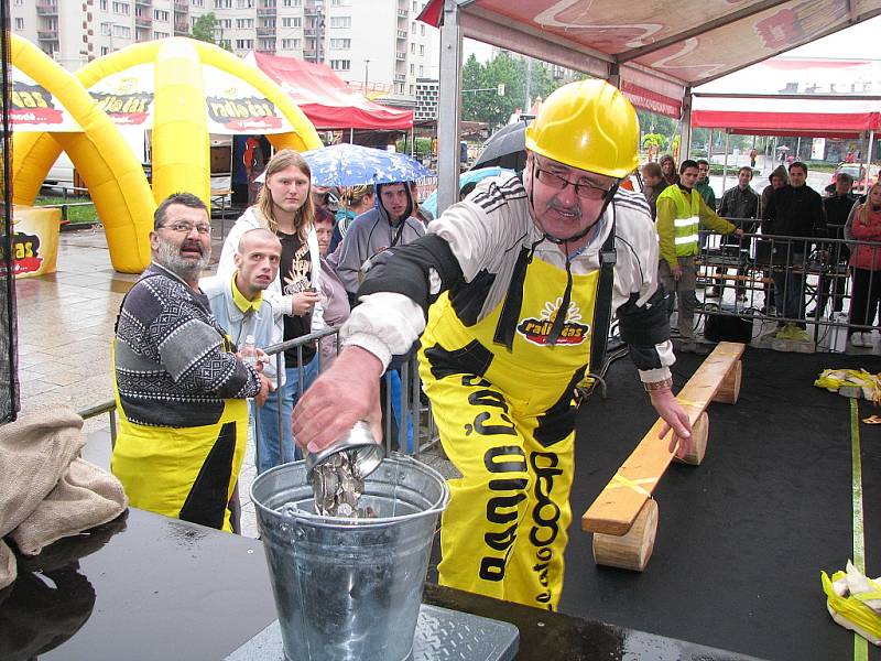 ZlatoCOOP karneval  v ulicích v Havířově.