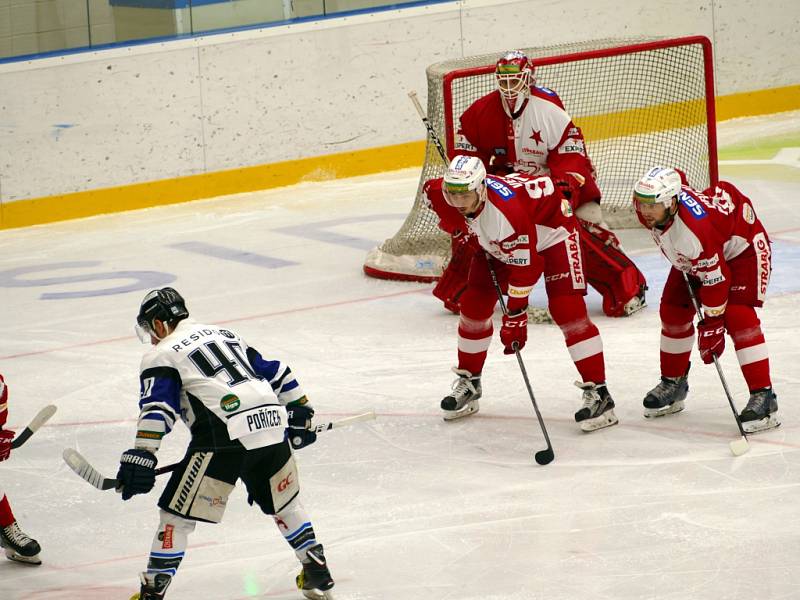 Havířov (v bílém) porazil Slavii jasně 5:1.