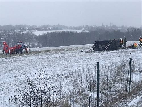 Nehoda na dálnici D48 mezi Třanovicemi a Horním Žukovem. 