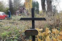 Dobrovolníci ze spolku OLZA PRO spolu s místními evangelíky si v sobotu 4. listopadu 2023 připomněli 120 let, které uplynuly od založení hřbitova v Karviné Dolech.