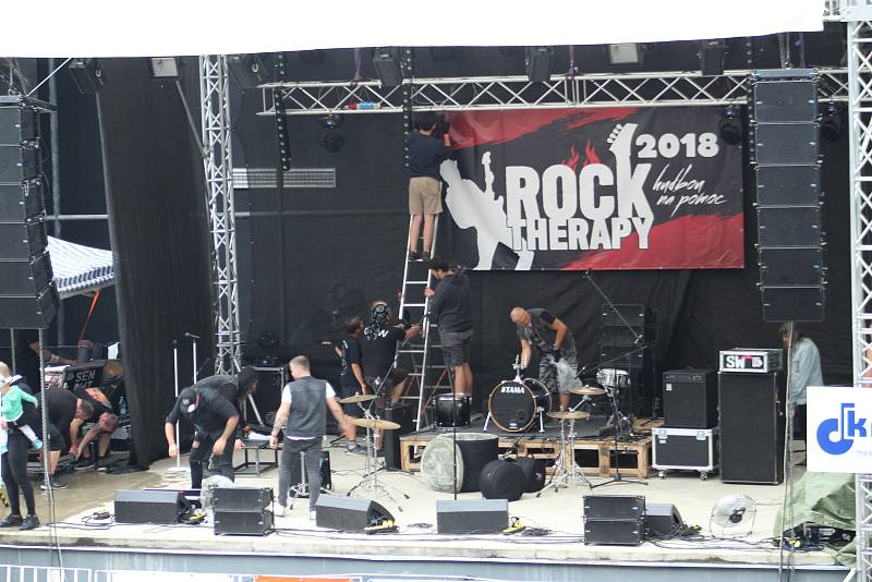 V orlovském amfiteátru se konal 10. ročník charitativního festivalu s názvem Rocktherapy.