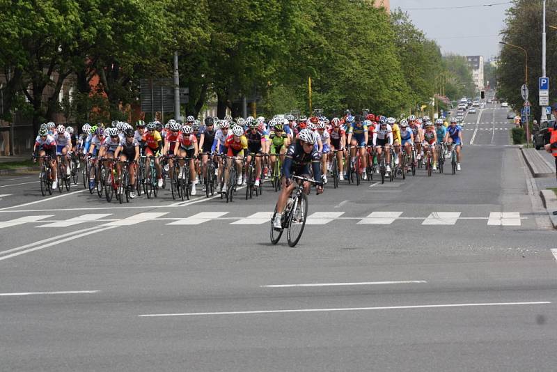 Průjezd pelotonu závodu Gracia Orlová Havířovem. 