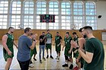 Basketbalisté Sokola Karviná v závěrečném dvoukole základní části II. ligy, skupiny C, porazili Slávii Ostravskou univerzitu 106:75 a Hladnov 90:66.