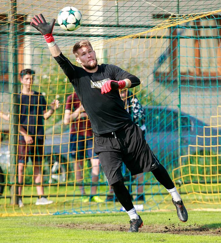 Fotbalový trénink bohumínských fotbalistů s brankářem Tomášem Vaclíkem. Na fotografii Tomáš Vaclík.