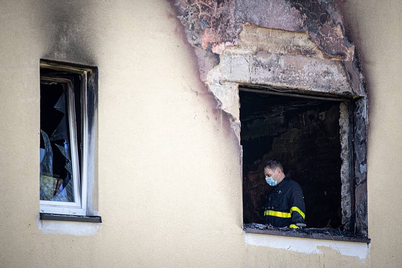 Dům v havířovské čtvrti Šumbark, kde v pondělí (18. května) odpoledne došlo k požáru, 19. května 2020. Zemřely při něm dvě malé děti.