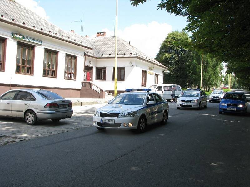 Zvýšený policejní dohled ve starém Šumbarku. 