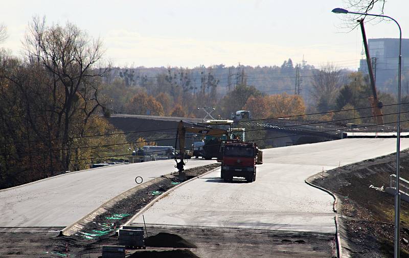Stavba silničního obchvatu Karviné - 16. prosince má být otevřena část nové silnice, která vede do Stonavy, Karviná, 26. 10. 2022.