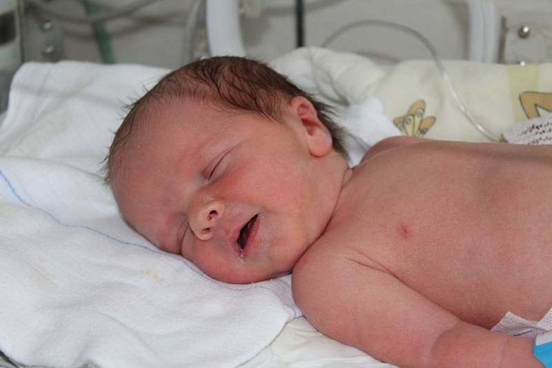 Tomáš Kruczek se narodil 8. března paní Veronice Kruczkové z Petrovic. Porodní váha chlapečka byla 3110 g a míra 51 cm.