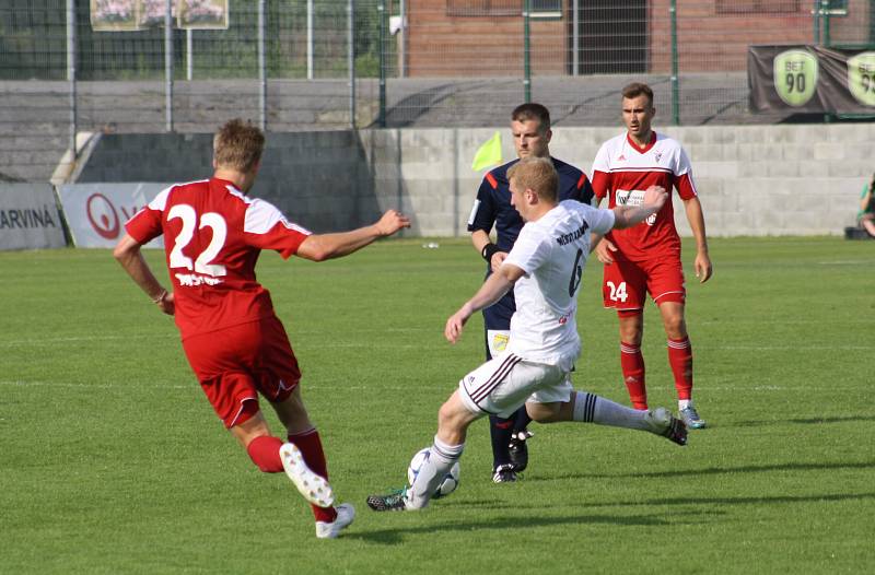 Karvinští (v bílém) s polským Zabrze jen remizovali, ale hlavně v první půli měli několik gólových šancí.