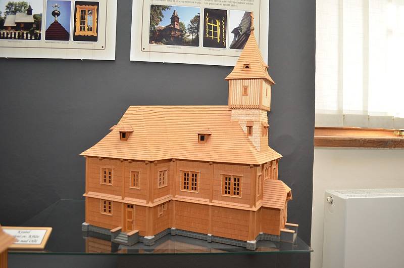 V Technickém muzeu v Petřvaldě probíhá výstava modelů dřevěných kostelů, které se nacházejí na území Těšínského Slezska až po Valašsko. 