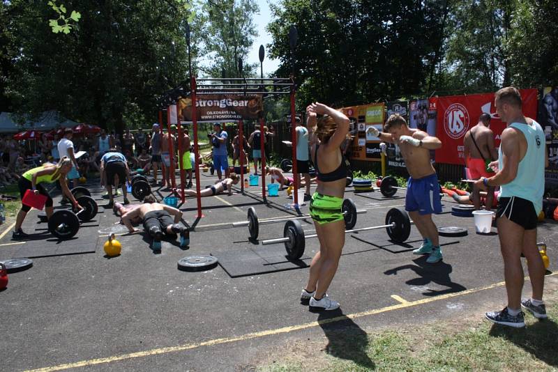 CrossFit závody Superior 14 Summer Games 2015 na letním koupališti v Havířově