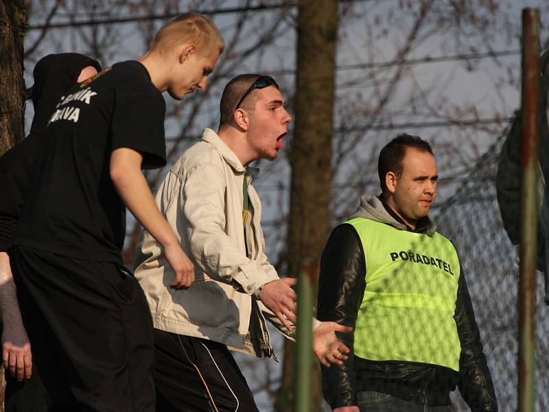 Fanoušci na fotbalovém utkání mezi Karvinou a Opavou. 