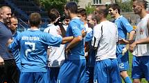 Havířovští fotbalisté (v modrém) udolali Petrovice a mohli se radovat.