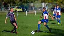 Okresní derby o prvenství v I.A třídě zvládla Orlová (tmavé dresy), která vyhrála v Albrechticích 2:1.