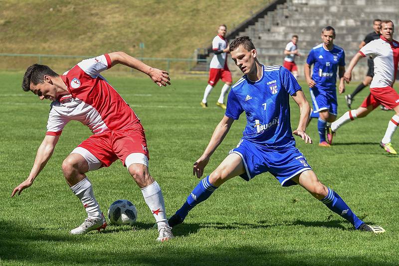 Fotbalová příprava Orlová - Řepiště (v modrém).