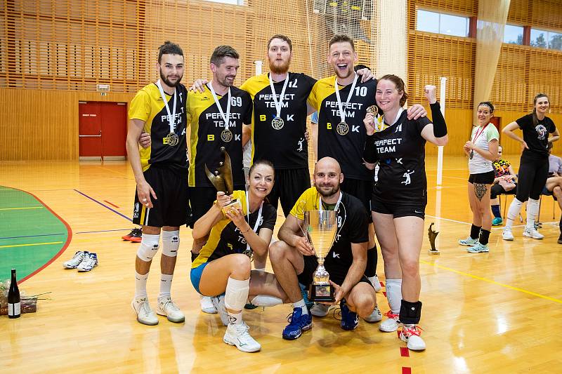 Mezinárodní turnaj R22 Cup mixů v klasickém volejbale uspořádal Beach Volleyball Karviná ve Frýdku-Místku. Foto: Beach Volleyball Karviná