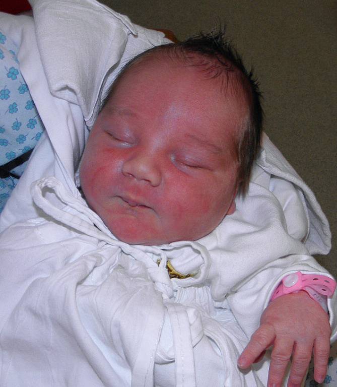 Mamince Kristýně Horákové z Orlové se 4. března narodila dcerka Nelinka Vamberová. Po porodu dítě vážilo 3930 g a měřilo 52 cm. Sourozenci Martinka a Dominik se na miminko moc těší.