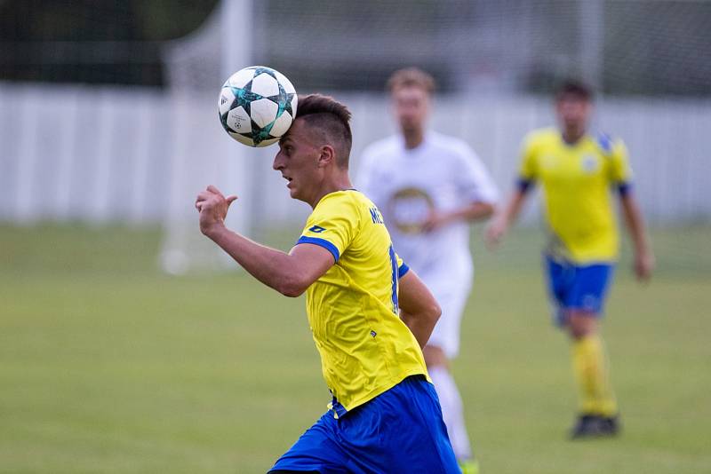 V pohárovém derby se radovali fotbalisté Dětmarovic (v bílém), kteří porazili sousední Bohumín až po prodloužení.