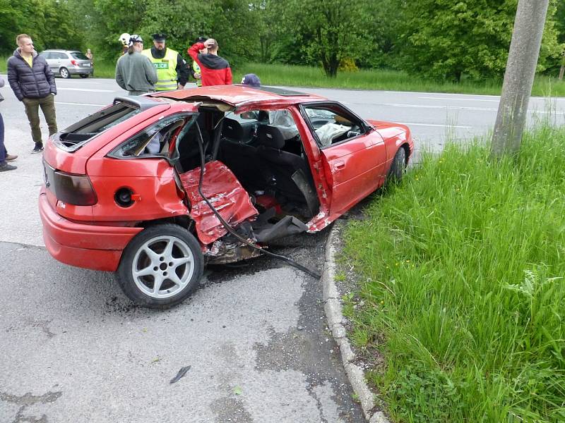 Místo dopravní nehody motocyklu a osobního automobilu v Orlové. 