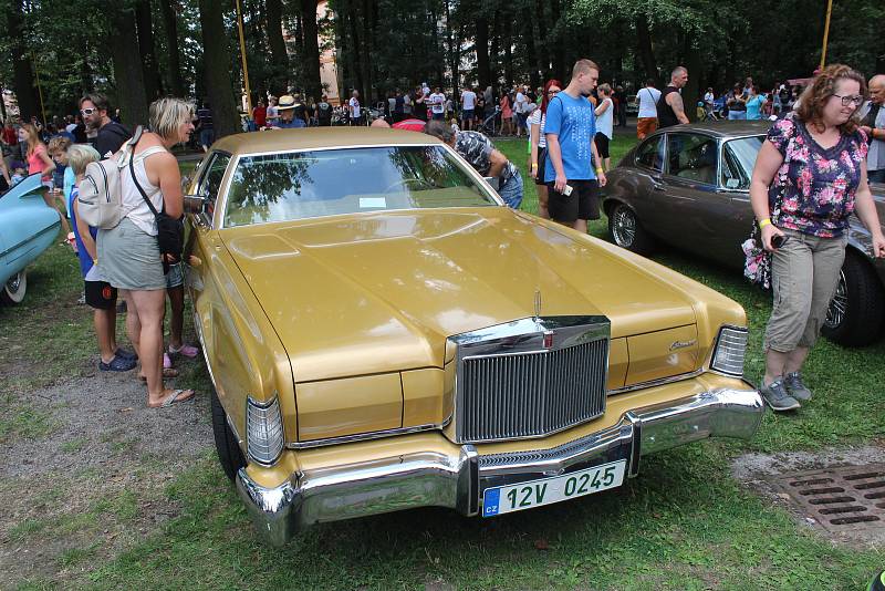 Setkání řidičů starých aut a motocyklů v Bohumíně, které pořádal Veteran car club Ostrava v sobotu 3. srpna 2019.