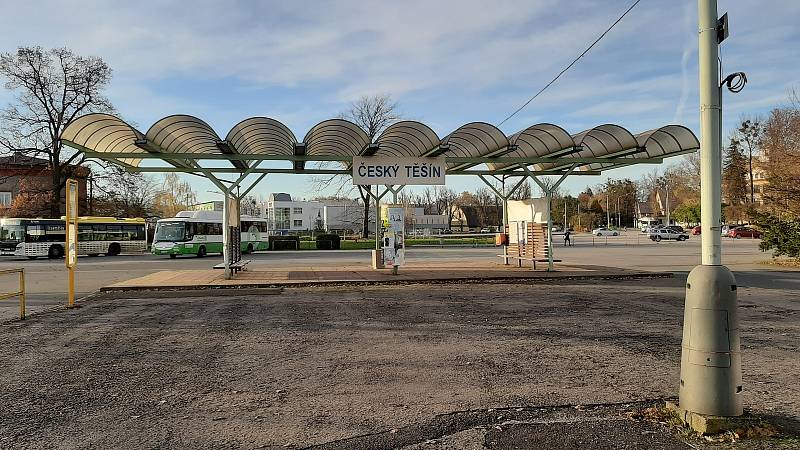 Současná podoba autobusového nádraží v Českém Těšně. Na tomto místě má vyrůst moderní dopravní terminál.