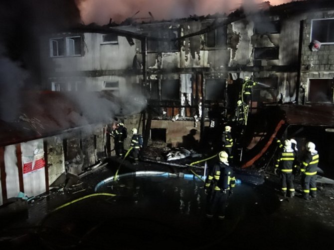 Zásah hasičů u požáru hotelu v Těrlicku. 