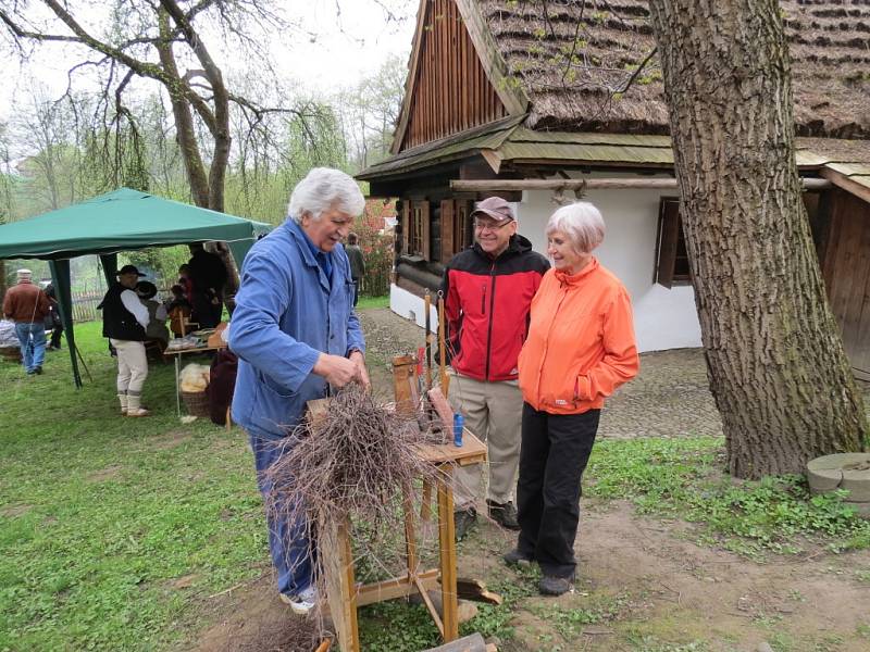 Zahájení sezony v Kotulově dřevěnce v Havířově. 