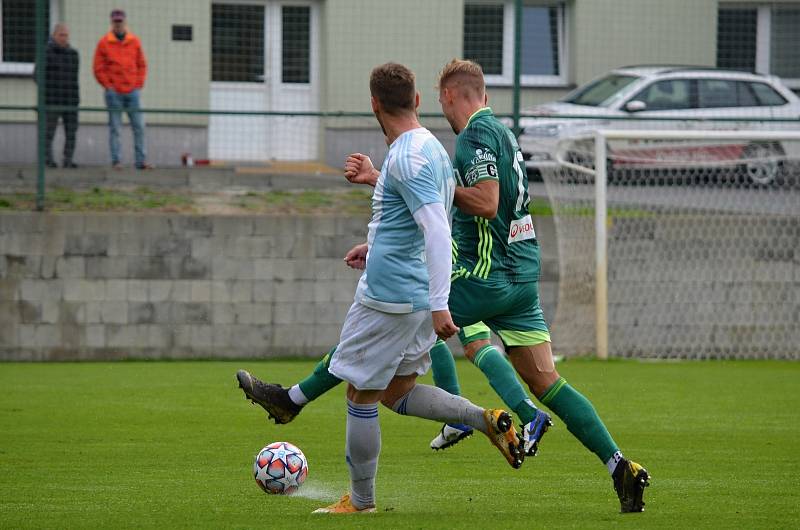 Zápas 8. kola fotbalové divize F MFK Karviná B - SO Bruntál 6:1.