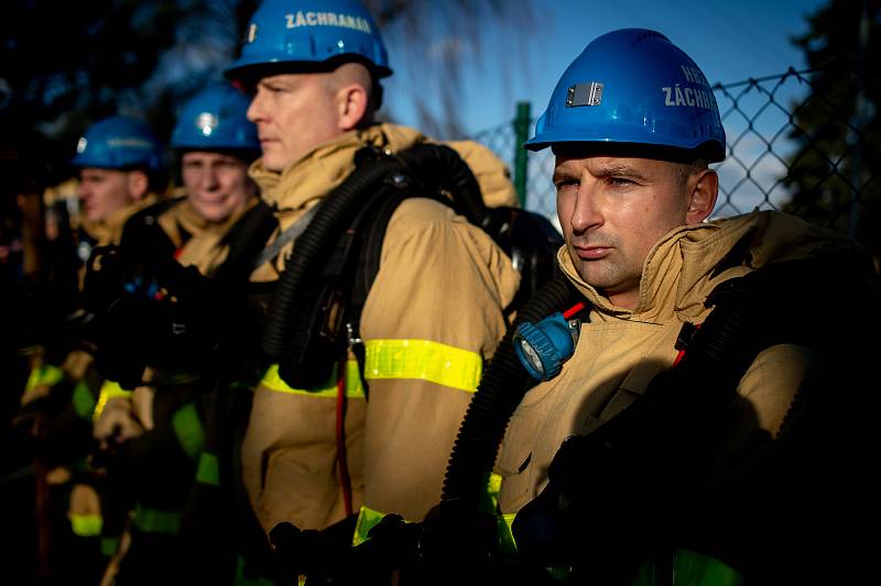 Ve Stonavě se konal pietní akt k uctění památky 13 horníků, kteří před rokem zahynuli v Dole ČSM-Sever při výbuchu metanu. Památku havířů připomíná v centru obce žulový monument ve tvaru slzy, 20. prosince 2019.