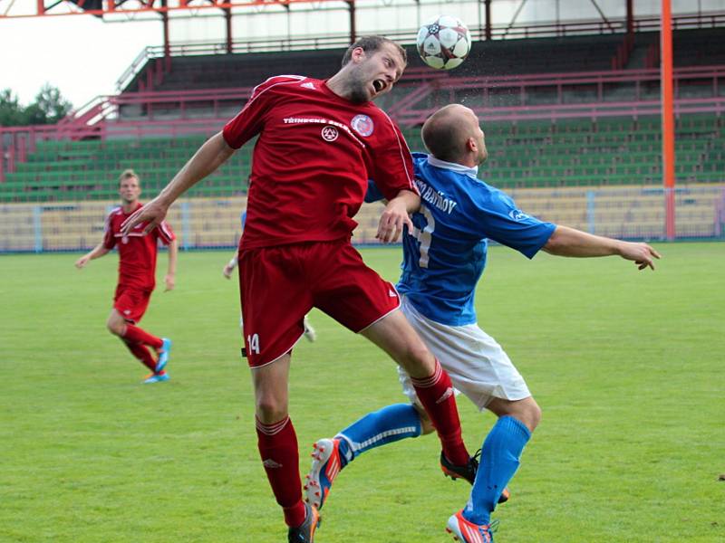 Havířovští fotbalisté (v modrém) prohráli doma s Třincem a v poháru končí.