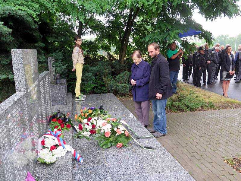 Páteční pieta u památníku důlního neštěstí na Dole Dukla v Havířově-Dolní Suché, při kterém 7. července 1961 zahynulo 108 horníků.