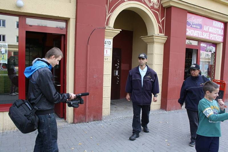 Natáčení filmu o práci asistentů prevence kriminality. 