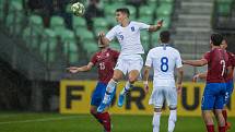 Mladí Češi (v červeném) remizovali s Řeckem 1:1.