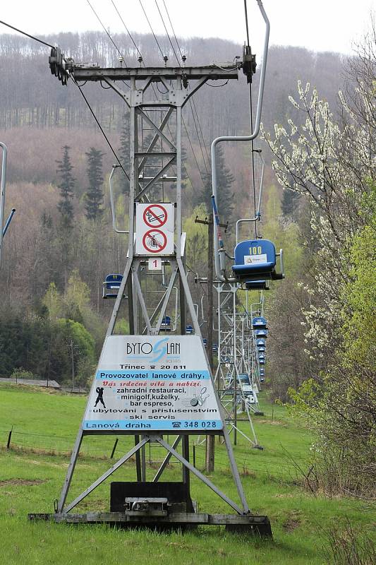 Provozovatelé lanové dráhy Oldřichovice - Javorový ukončili přípravy na sezonu, V pondělí 10. května mohou konečně spustit provoz. Oldřichovice, 7. května 2021.